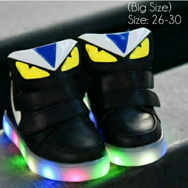 SALE Sepatu Fendi monster import