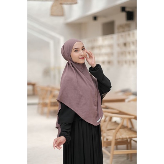 G.N.A.ID - Ameena Bergo Zipper