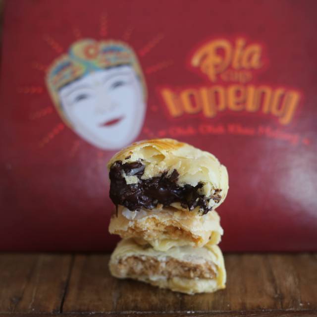 

Pia cap Topeng coklat kacang tanah