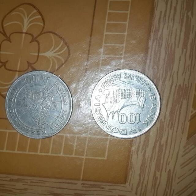 Mata uang koin 100 rupiah