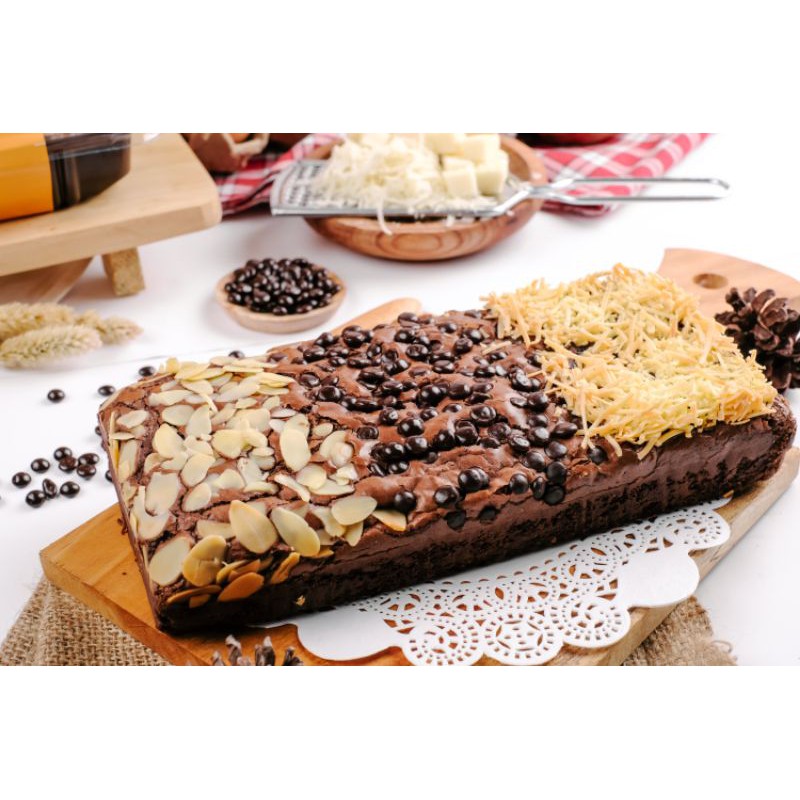 

Fudgy Brownies | Brownies Panggang Triple Topping