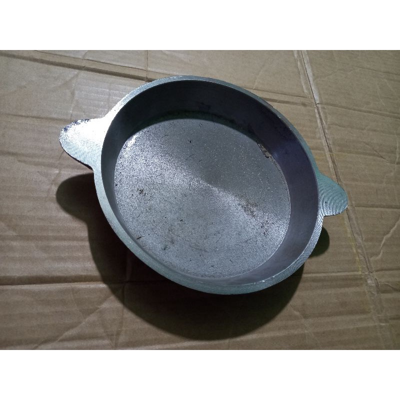 loyang martabak bangka berbahan besi cor tebal. diameter 16-18 Cm