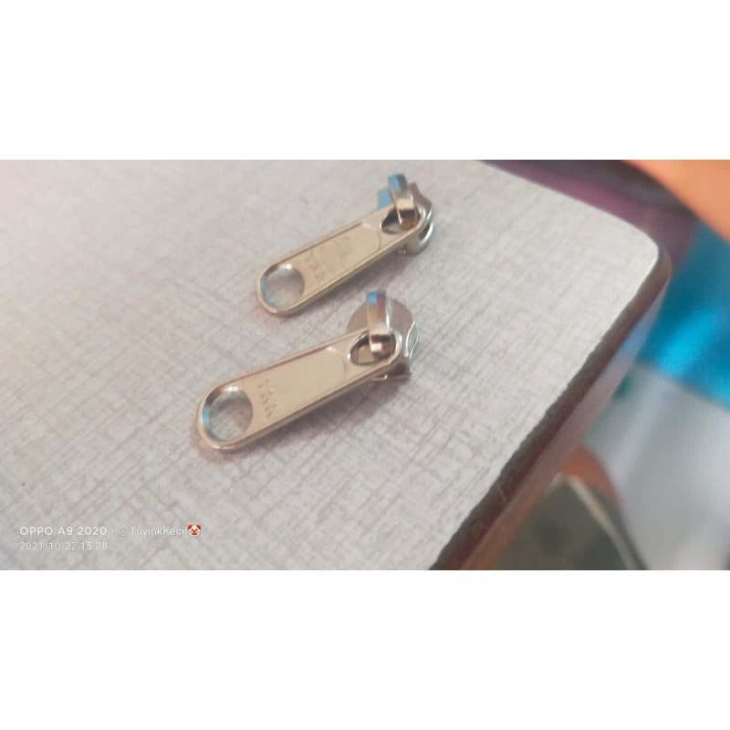 Kepala resleting YKK