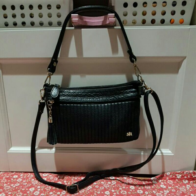 Preloved shoulder & sling bag hitam kulit Saera studio