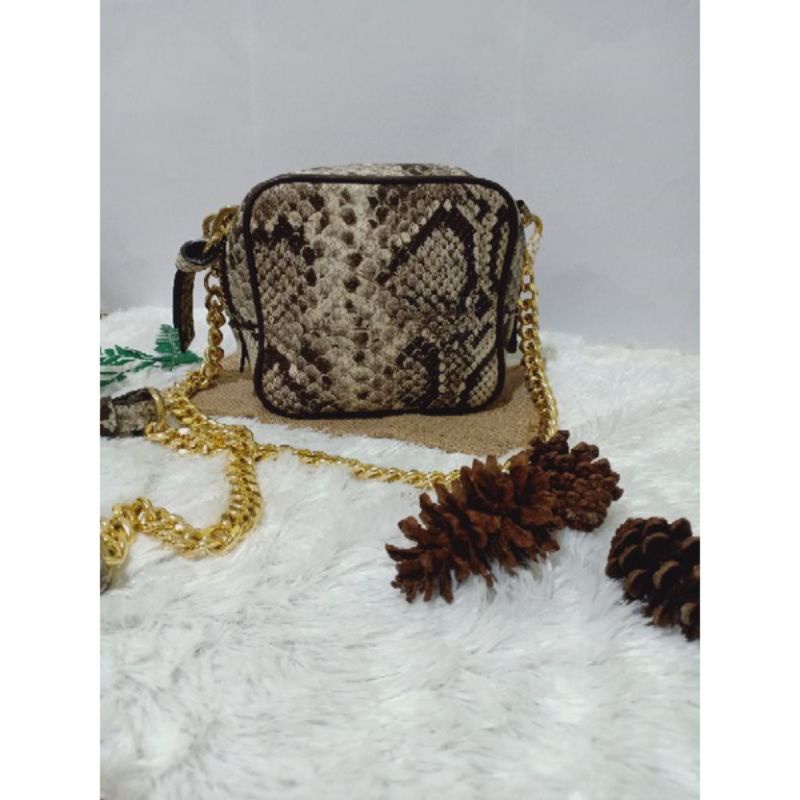 Preloved - Le Junev mini slingbag