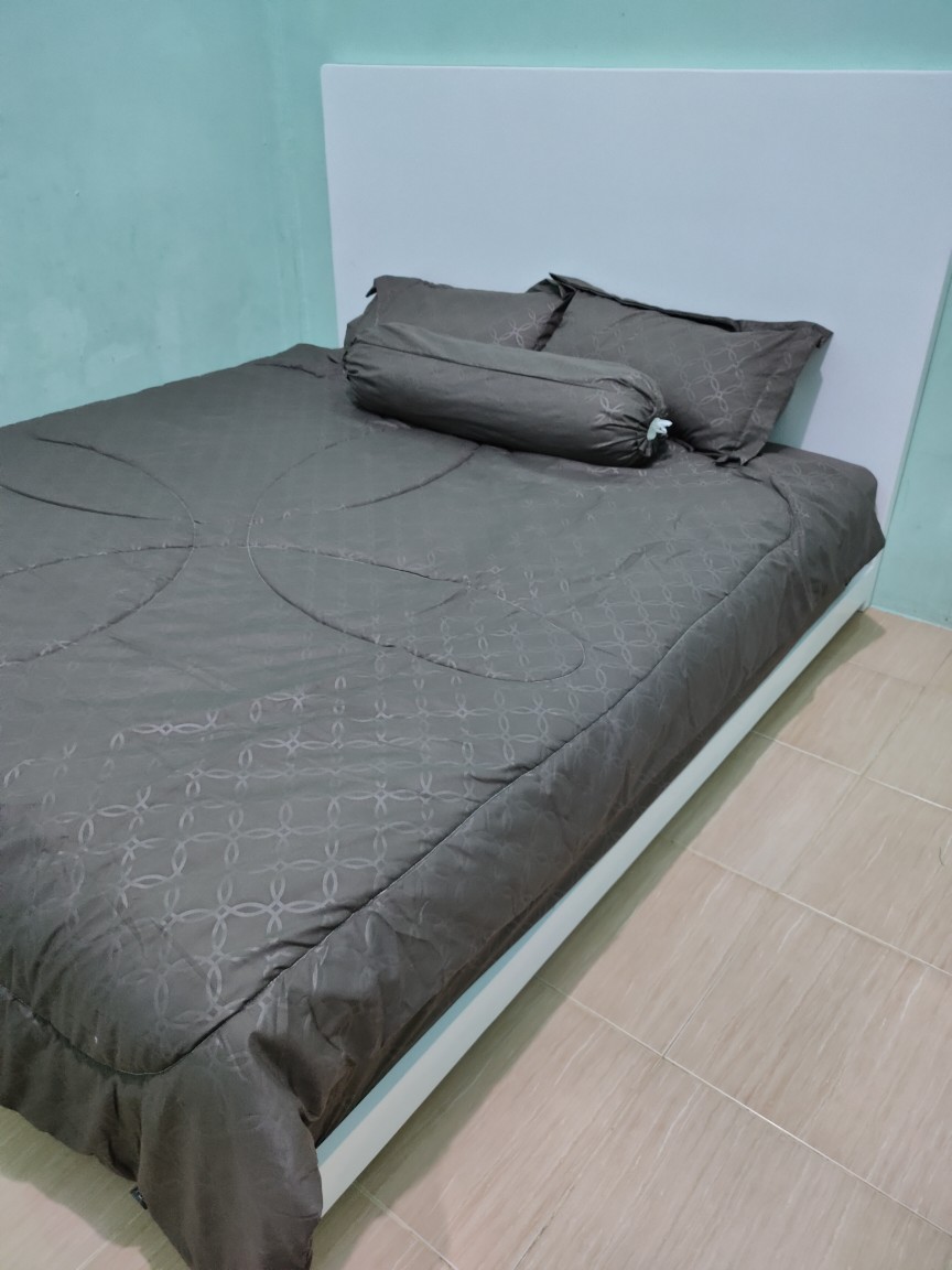 Kendra - Bedcover Set 160x200 Queen Tinggi 30 Cm Flat Polos Jacquard Hotel Friamart ( Bed Cover )