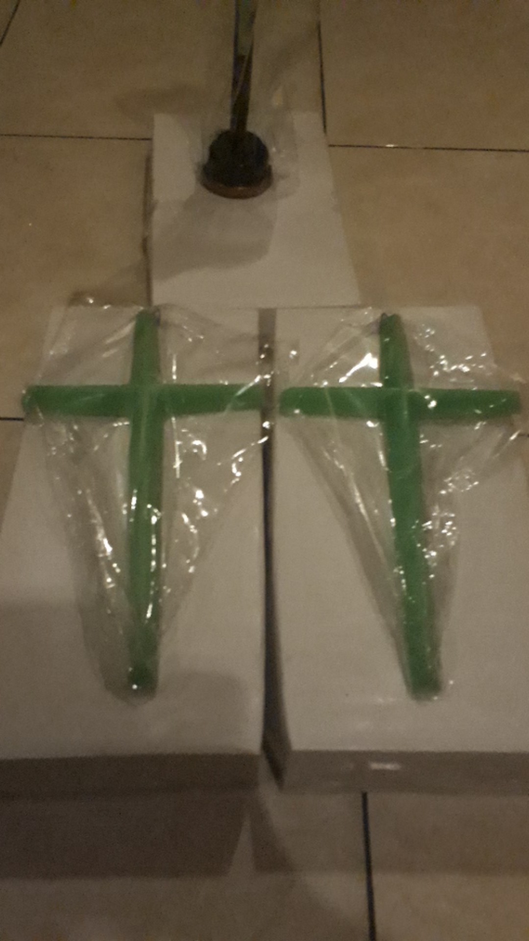 Salib Polos Fosfor, Glow In The Dark 27 Cm