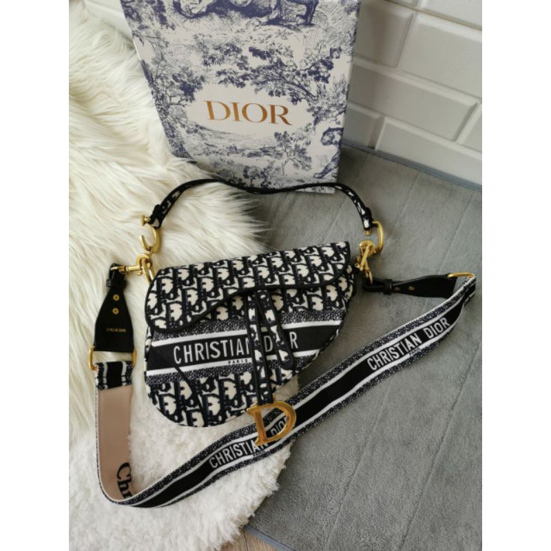 

DIO SADDLE CANVAS FREE BOX