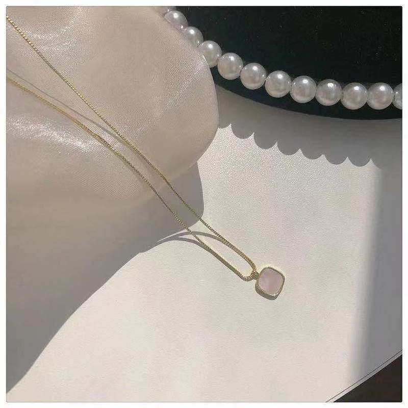 Square Shell Necklace Preserving Niche White Mother-of-pearl Light Luxury Clavicle Chain Female Sweet Heart Jewelry