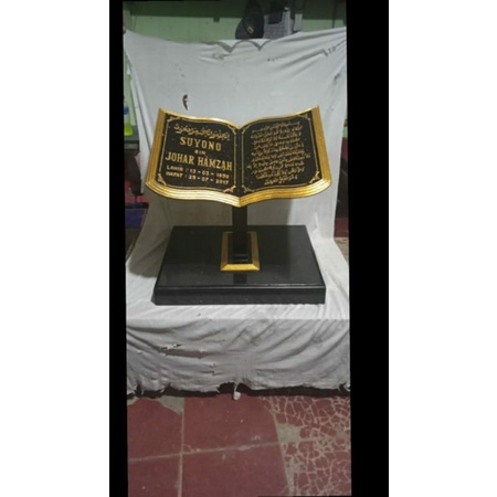 batu nisan model buku