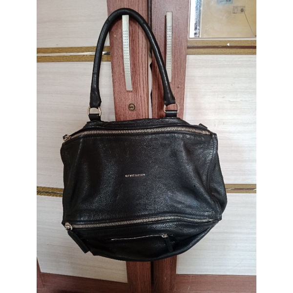 Preloved✨✨ Givenchy Pandora Authentic 100%