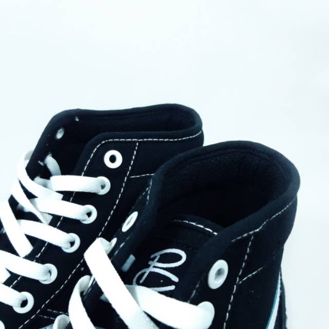 SEPATUPATROBAS IVAN HIGH BLACK WHITE