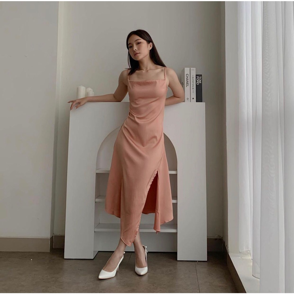 VELOVE SATIN DRESS KOREA BODYCON FIT PEACH ( WITH FLARE BOTTOM ) - MIDI DRESS KONDANGAN PEACH - DRESS PESTA SEXY - SERAGAM BRIDESMAID DRESS SATIN - GAUN WANITA - PRAWEDDING DRESS - PREWEDDING ELEGANT - HADIAH / KADO ULTAH CEWEK