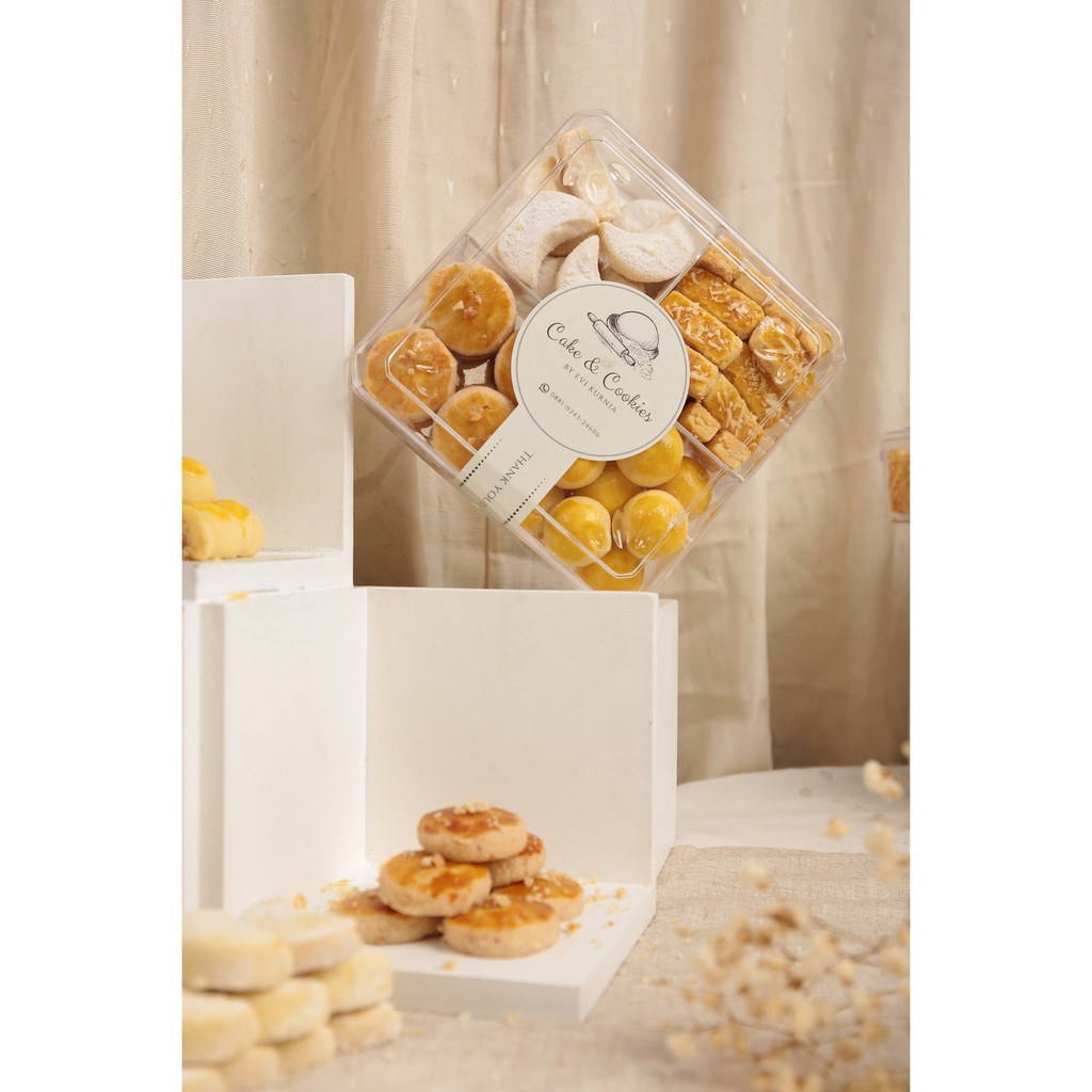 

Kue Kering Mix PREMIUM by Evi Kurnia