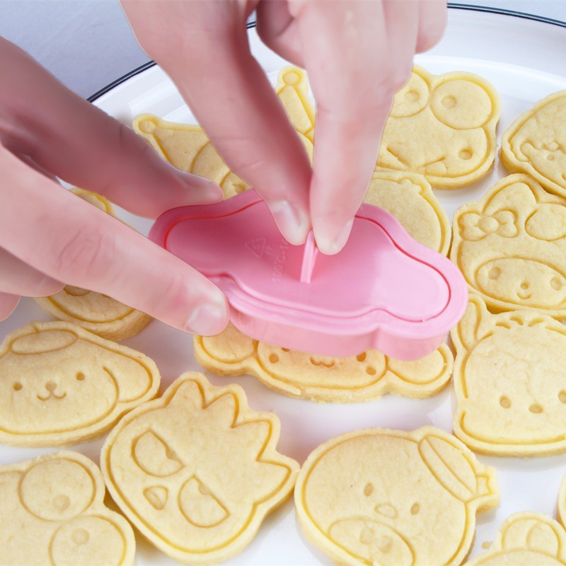 6pc plastic sanrio cookie cutter press / cetakan kue kering lucu / hello kitty