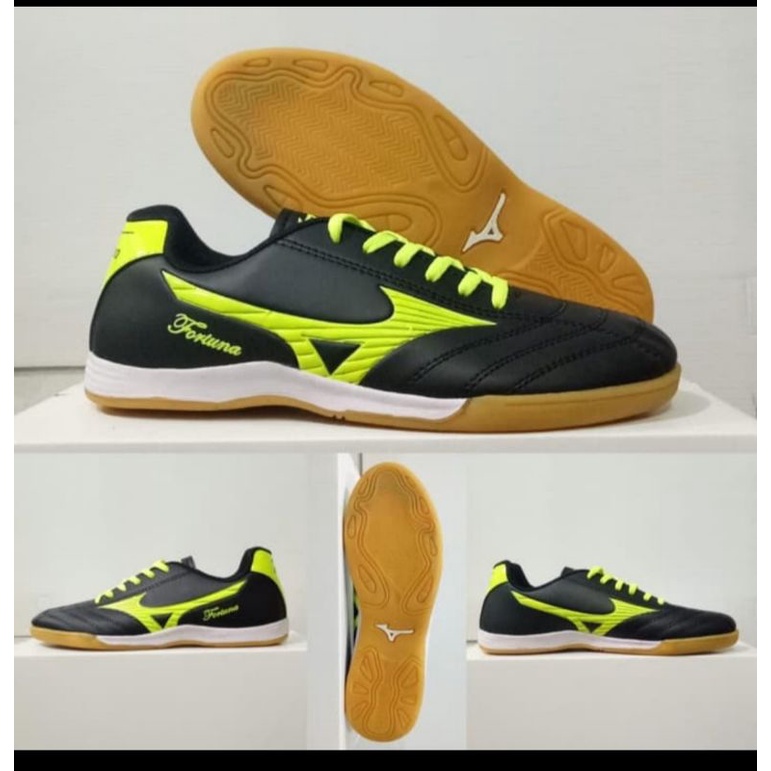 sepatu futsal Mizuno gred ori