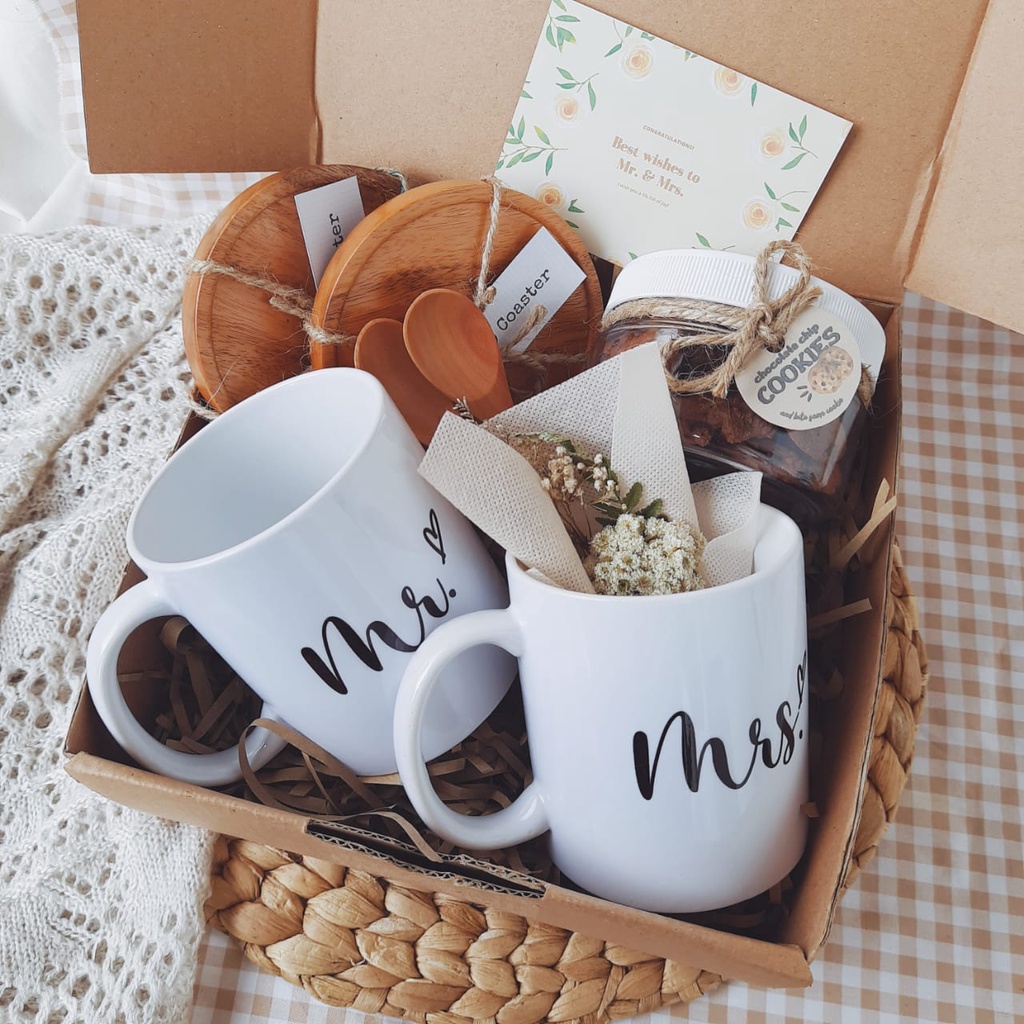 

HAMPERS GIFT BOX KADO WEDDING ULANG TAHUN GRADUATION SELF REWARD RAMADHAN LEBARAN