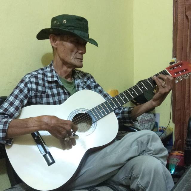 GITAR PEMULA KAPOK