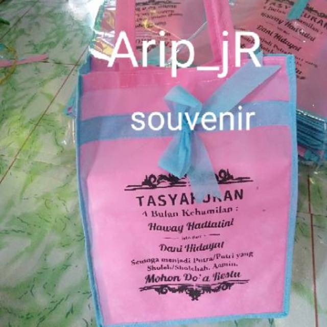 

tas goodiebag uk 30x20x10 tebal + sablon