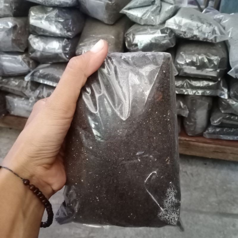 

Kompos 500gr - Kohe Kambing Siap Pakai - Kompos Organik