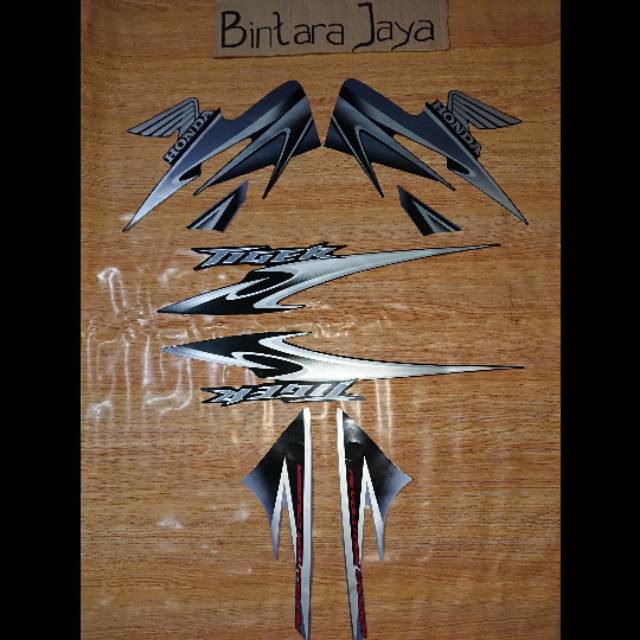 Sticker Lis Striping Honda Tiger Revo Tahun 2013 Violet Hitam Silver