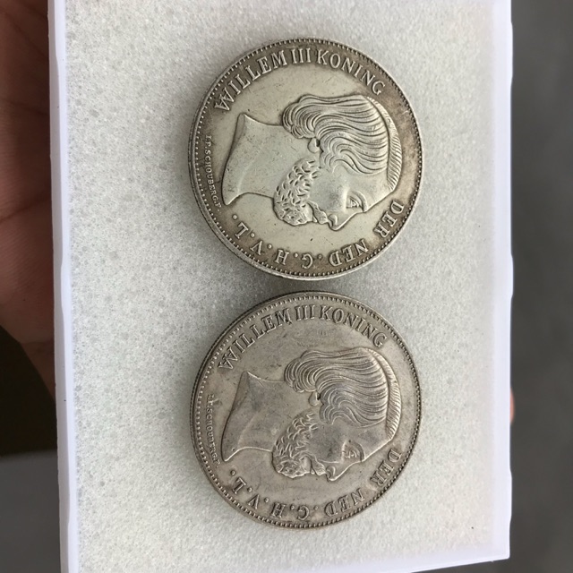 Koin Kuno Willem 1818 dua setengah Gulden Samping Bergerigi