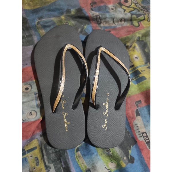 Sandal Jepit Wanita Hitam Gold Kristal