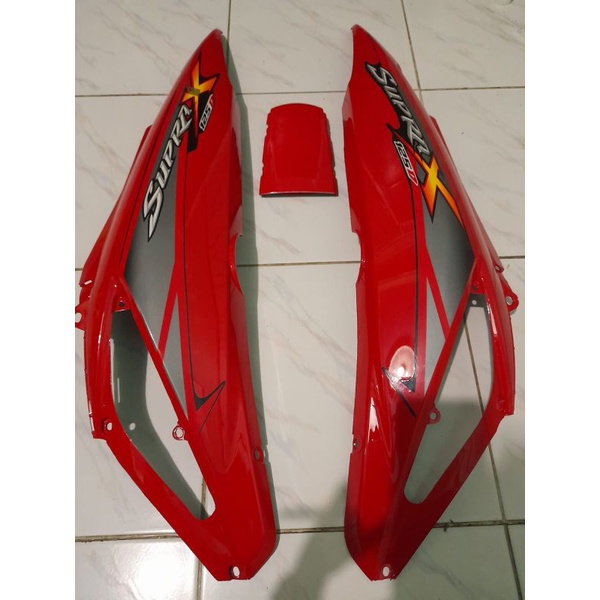 cover bodi body belakang kanan kiri Honda Supra x125 warna merah th 2007 cover body bodi Honda Supra