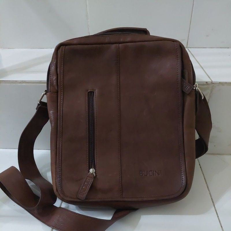 Tas Slempang Kulit Pria BUCINI