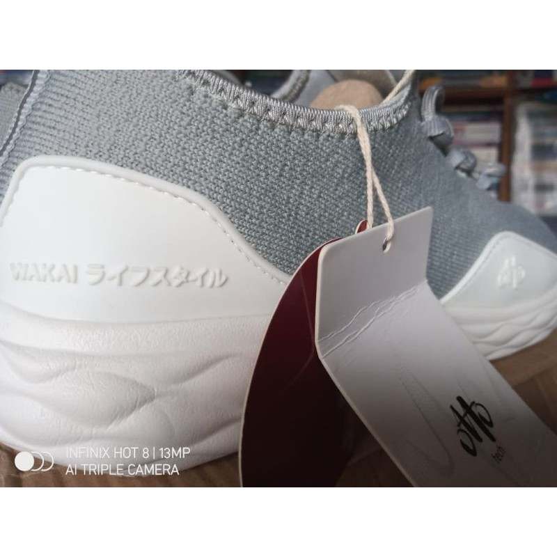 Sepatu pria wakai style kaiku grey white size 8 (42) ASLI