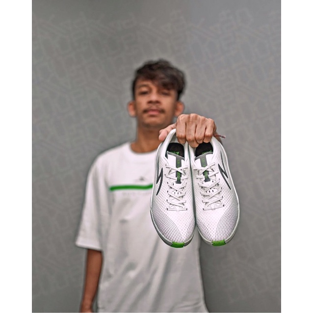 Sepatu Futsal [SPECIAL EDITION] - Specs Futsal LS Omega SE Runtuboy IN Mineral Grey/Green - Original
