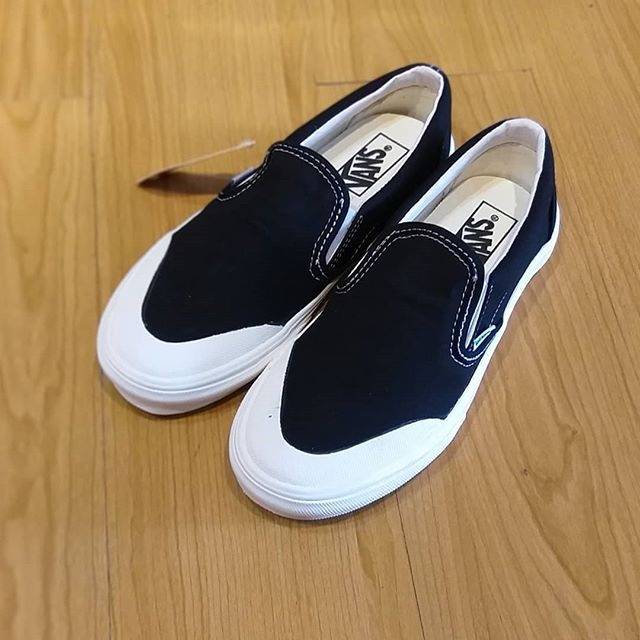 vans slip on half moon