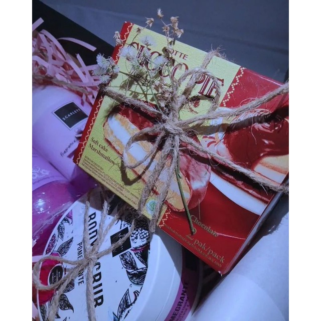 

Scarlett hampers giftbox kado