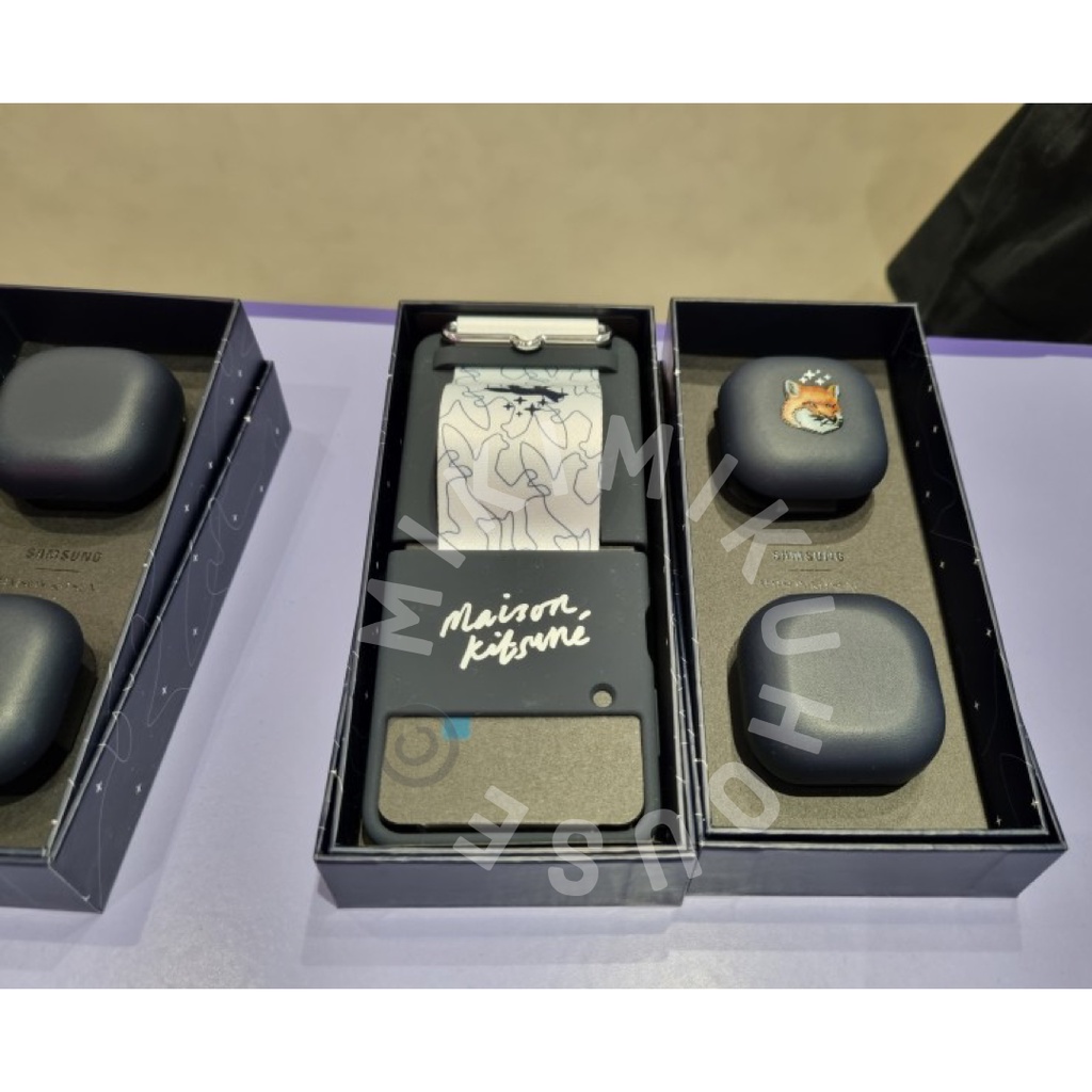 Z FLIP 4 x MAISON KITSUNE CASE + STRAP + BUDS COVER CASE OFFICIAL KOREAN CASING COVER ZFLIP4 Galaxy