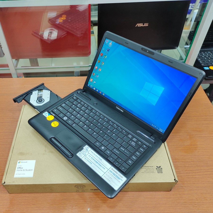 LAPTOP LEPTOP TOSHIBA 14 INC DVD WEBCAME ZOOM SIAP PAKAI