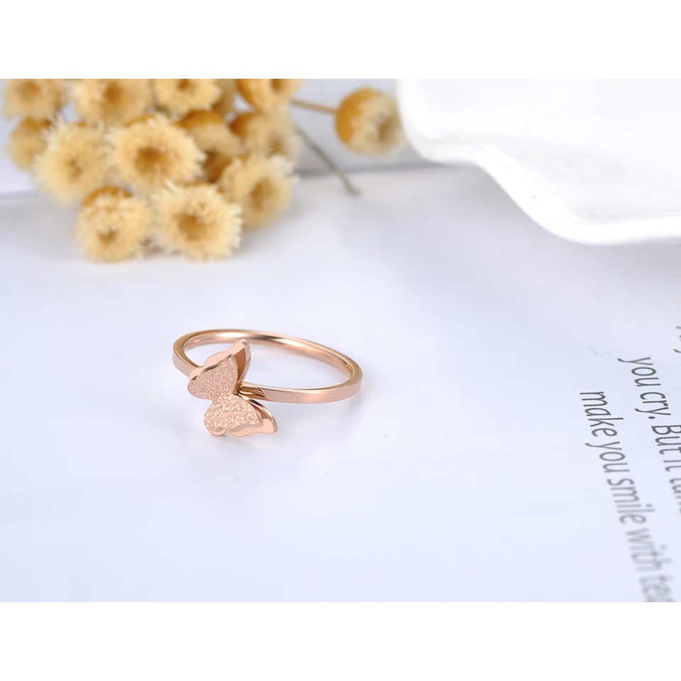 ESGE CINCIN KOREA (BILLKIA) / CINCIN TITANIUM CINCIN WANITA CINCIN COUPLE CINCIN KUPU KUPU CINCIN ANTI KARAT TAHAN AIR CINCIN UNIK CINCIN CANTIK CINCIN MURAH CINCIN KECIL CINCIN JARI CINCIN LAMARAN CINCIN TUNANGAN CINCIN NIKAHAN CINCIN UNIK CINCIN CEWEK