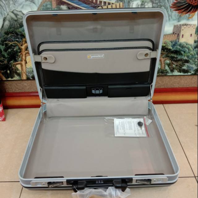 

Tas Map Dokumen Kantor File President 18" 3146 Grey