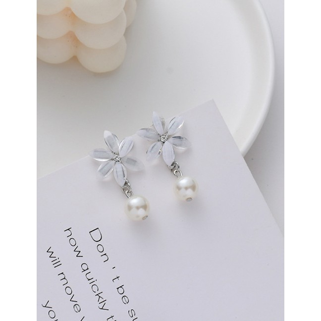 LRC Anting Tusuk Fashion Gold Coloren Acrylic Flower Pearl Stud Earrings  P13233
