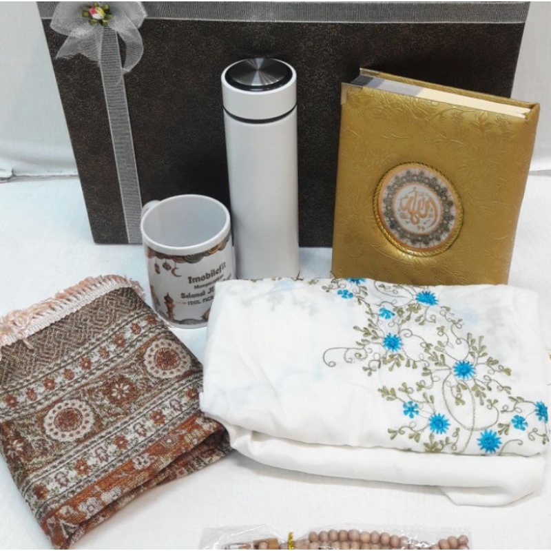 

Parsel lebaran Ready/Parsel ramadhan/Hampers lebaran premium/Al-Quran