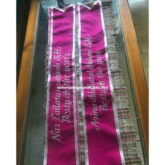 Selempang Wisuda Bordir Beludru 2 Baris + Logo