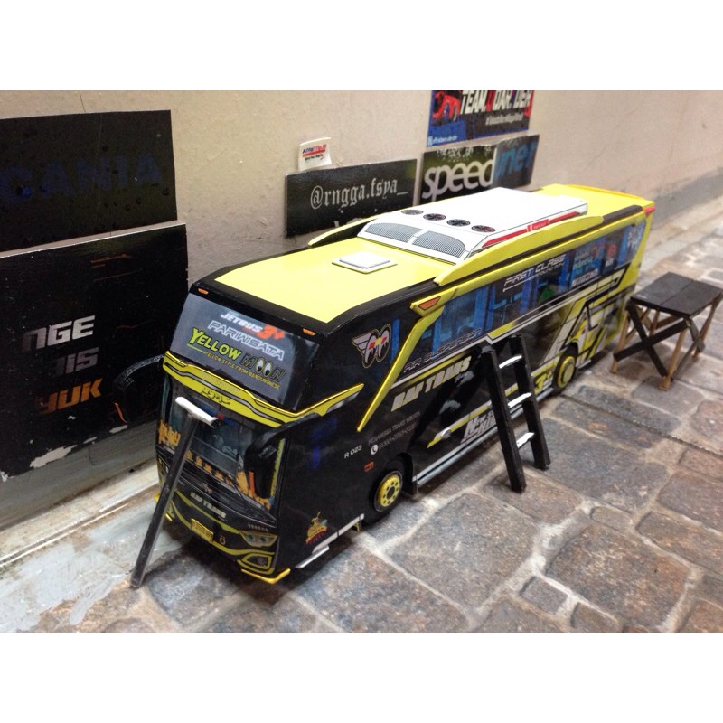 PAPERCRAFT BUS SKALA 1:50 RAF TRANS