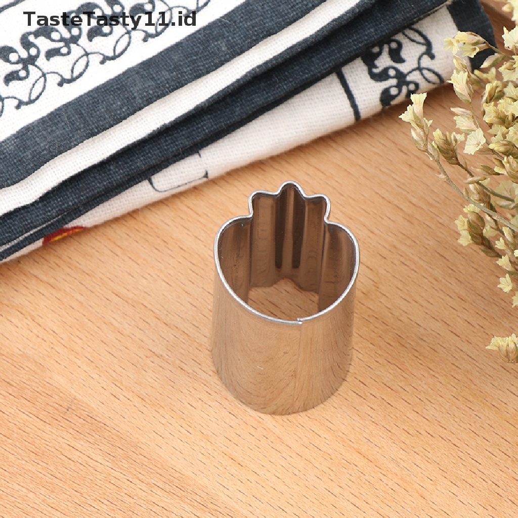 【TasteTasty】 8Pcs Stainless Steel Flower Shape Fruit Vegetable Peelers Cookies Cutter Mold .