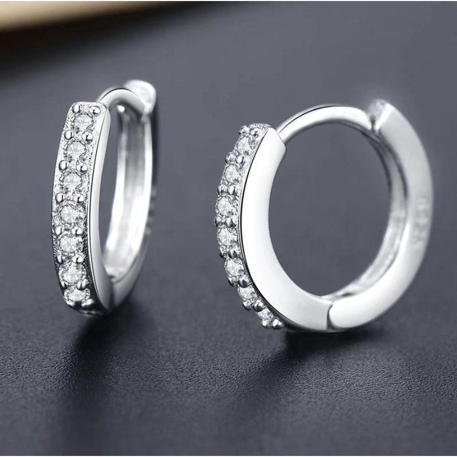 Anting Tusuk Model Kristal Silver Elegan 1 Pasang ala Wanita Korea