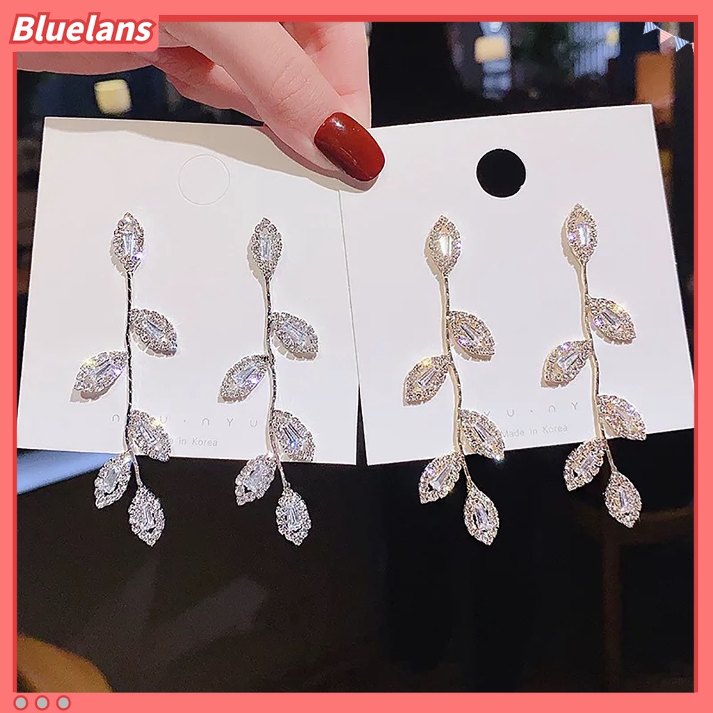 1 Pasang Anting Stud Cubic Zirconia Bentuk Daun Bahan Alloy Untuk Wanita