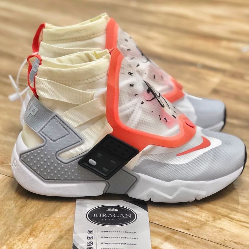 Nike Air Huarache Gripp QS &quot;Sail/Team Orange&quot;