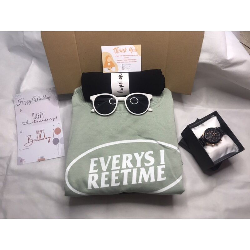 

Hampers Gift Box Sweater Tebal Fleece Sweater Cewek Kado Ultah Anniversary Graduation Murah