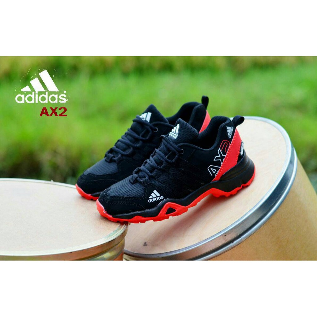 PAS DAN NYAMAN DIPAKE/ 50% OFF SEPATU OLAH RAGA ADIDAS AX 2 TERREX MEN