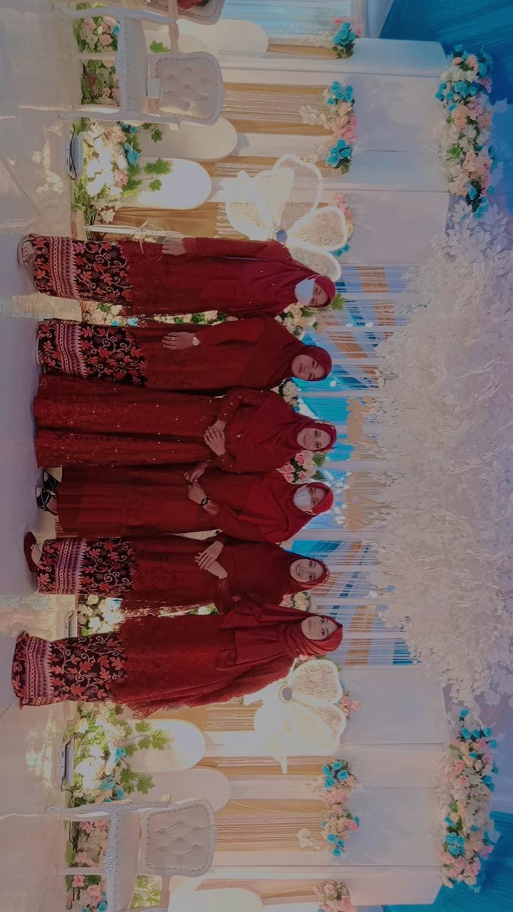 (best Seller) Set Safitri Kebaya Adelia Premium + Rok Batik + Brukat Tebal+ Ada Real Pict !