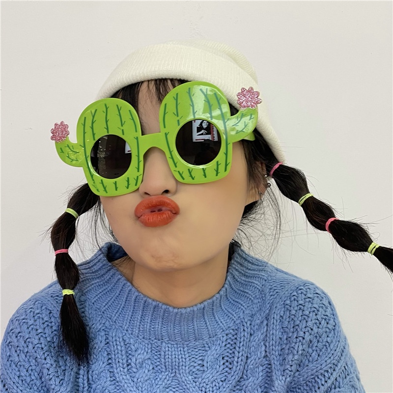 Kacamata Hitam Desain Alien Warna Hijau Untuk Pasangan