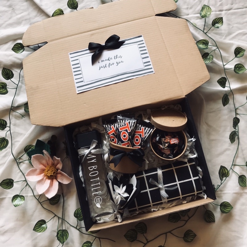 GIFT BOX AESTHETIC BLACK AND WHITE SOUL HAMPERS KADO HADIAH | Shopee